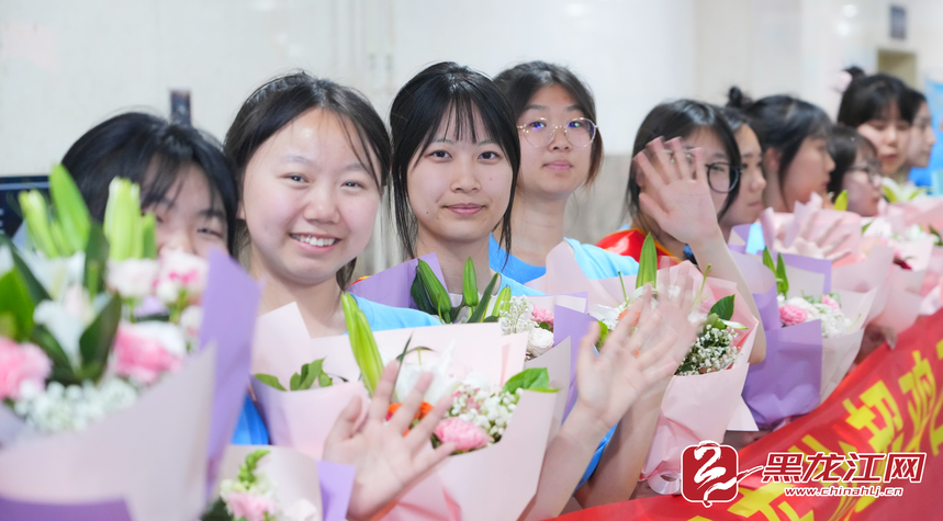 斗志不灭 未来可期——百名球迷鸡西欢迎“远征队”